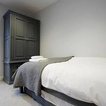 - The Burton Stone - With Parking * York