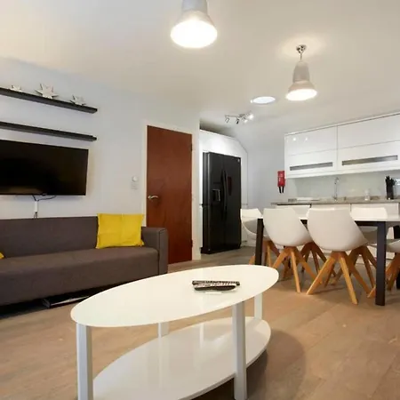 - The Burton Stone - With Parking Hébergement de vacances
